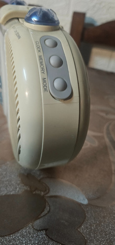 Radio Reloj Sanyo Beige (Usado)