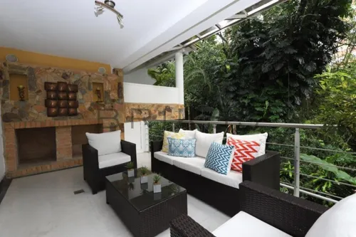 Casa En Venta En El Poblado. Cod V50795