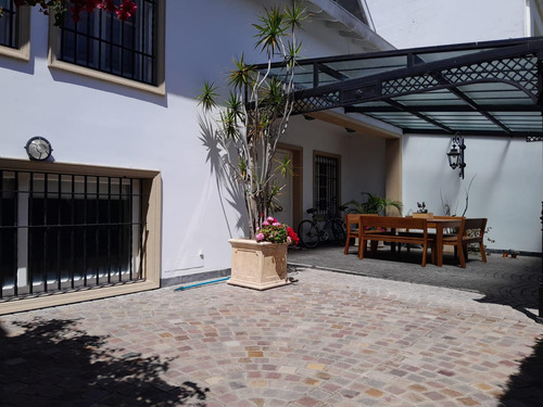 Casa En Venta En Martinez De Libertador Al Rio.