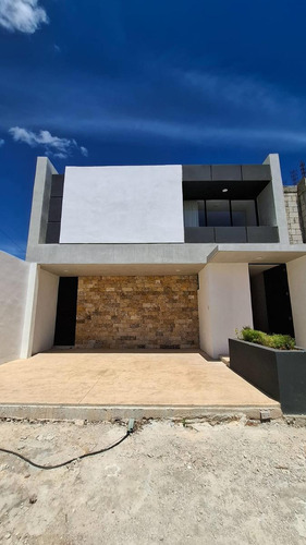 Casa En Venta Merida, Cholul Tipo Townhouse, 1ra Etapa, Diciembre 2025.