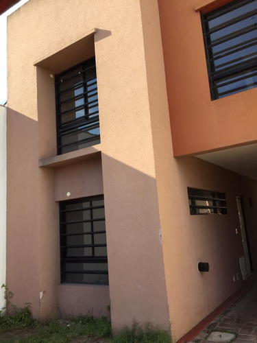 Imagen 1 de 11 de Casa En Venta En Los Hornos
