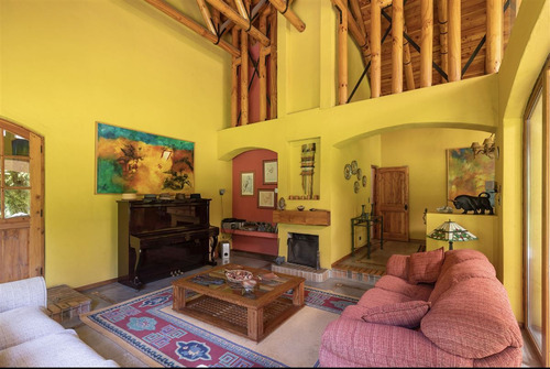 Casa Chilena Venta De 6 Dorm., 5.200mts2, Piscina, En Colina