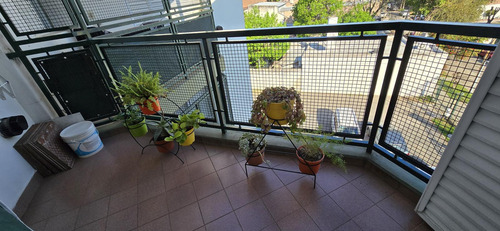 Excelente Departamento 3 Ambientes Con Balcón Y Cochera En Castelli Al 6400, Carapachay