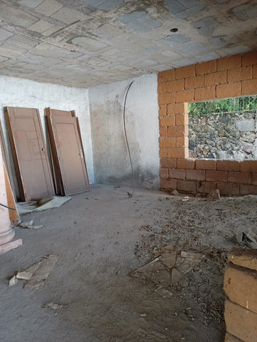 Casa En Venta En Obra Gris, Tetela Del Monte Con 3 Rec. Y Jacuzzi... 2,600,000