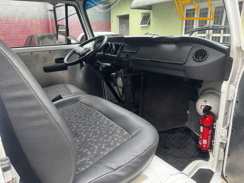 Volkswagen Kombi 1.4 FLEX STD 9 LUGARES