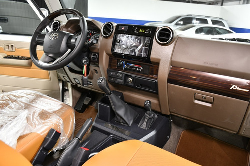 Imagen 8 de 12 de Toyota Land Cruiser 76 Machito 2022