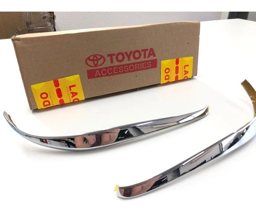 Imagem 2 de 2 de Aplique Cromado Do Para-choque Traseiro - Yaris Sedan