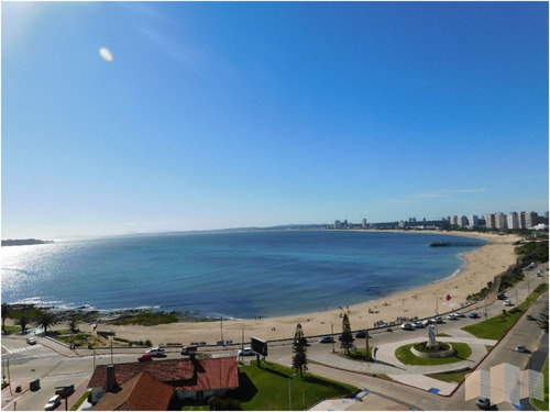 Imagen 21 de 30 de Con Exclusiva Vista De Primera Linea Al Mar.