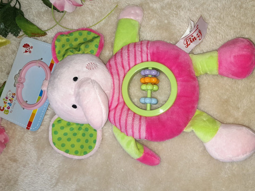Imagen 2 de 5 de Sonajero Mordedor Peluche Elefante Rosado