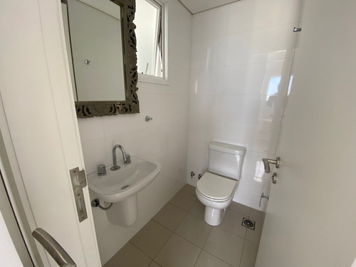 Imagen 27 de 28 de Venta - Apartamento 2 Dormitorios + Servicio Completo, Parada 18 De La Mansa, Punta Del Este.
