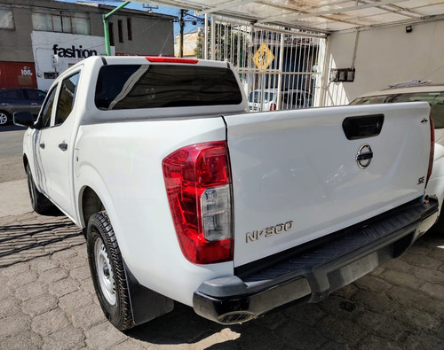 Nissan NP300 2.4 Doble Cabina Se Aa Pack Seg Mt