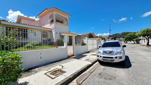 Sk Vende Linda Quinta Ubicada En Calle Cerrada De Dos Niveles Urbanización Trigal Norte Valencia