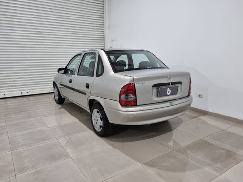 Imagem 3 de 8 de Chevrolet Classic 1.0 Mpfi Life 8v Gasolina 4p Manual