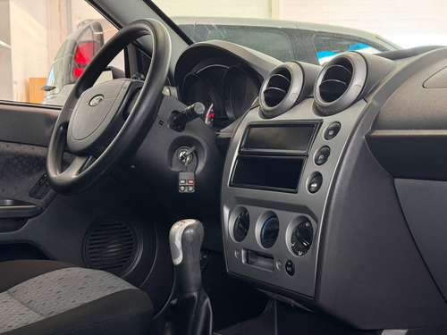 Ford Fiesta 1.6 MPI CLASS HATCH 8V FLEX 4P MANUAL