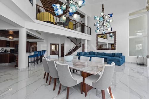 Casa En Venta En Grand Marina Villas, Nuevo Vallarta, Nayarit.