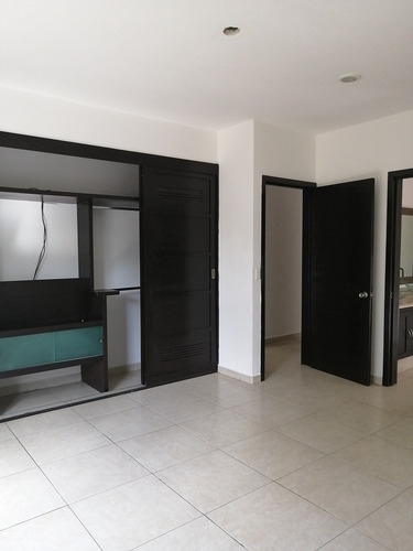 Imagen 3 de 6 de Departamento En Zona Residencial