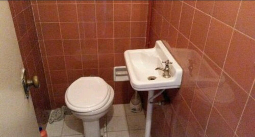 Local Comercial. 2 Ambientes Y Baño.