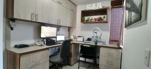 Imagen 9 de 14 de Apartamento En Venta. Medellín, Loma De Los Bernal.