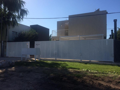 Dúplex (casa) En Venta En City Bell | 476 E/31bis Y 132 (dúplex 4)