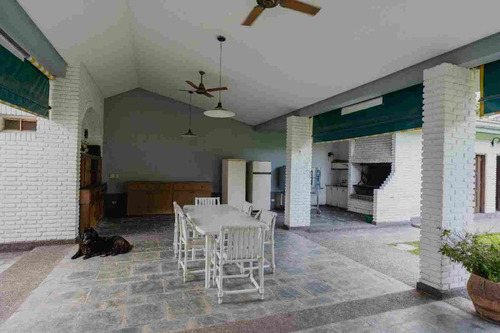 Casa En Venta Cinco Dormitorios Con Terreno 1680m2
