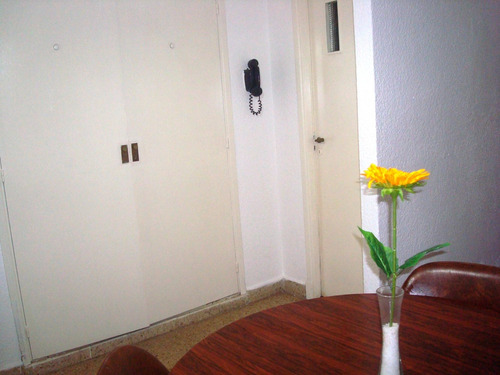 Imagen 3 de 12 de Vende Ambiente Lateral Zona Plaza Colón Retasado
