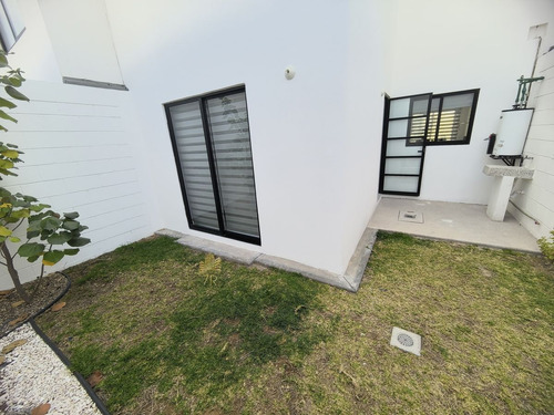 Casa Nueva En Zaru, Querétaro Moderno Con Recámara En Pb
