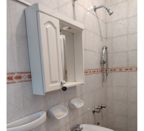 Casa Con Garaje Descubierto, Amplio Frente, Fondo Con Árboles Frutales Y Quincho