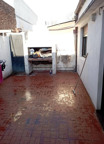 Imagen 2 de 8 de Departamento En Venta De 1 Dormitorio Con Patio En La Plata
