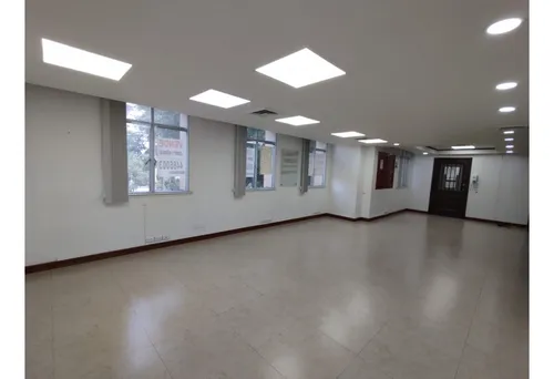 Oficina A La Venta En Centro, Medellín, Ubicación Ideal.
