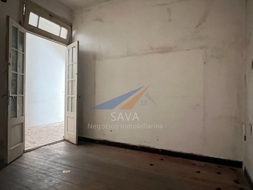 Venta Casa Con Local + 3 Apartamentos En La Comercial! Inversión Ideal Para Reciclaje, O Desarrolladoras Inmobiliarias!