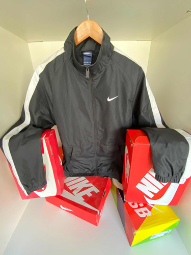 Campera Rompeviento Nike Windrunner