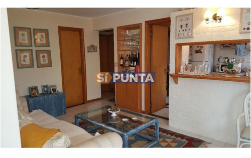 Imagen 2 de 27 de Apartamento De 2 Dormitorios Y 2 Baños A 1 Cuadra De Gorlero, Con Gran Terraza Y Parrillero Propio.