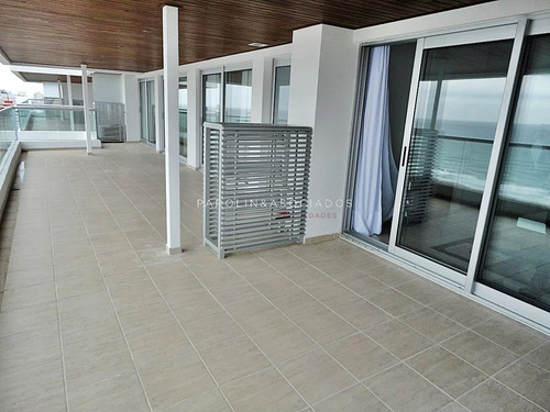 Apartamento En Venta De 3 Dormitorios Con Vista Al Mar En Icon Tower, Punta Del Este