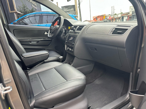 Volkswagen Fox 1.6 MSI TOTAL FLEX CONNECT 4P I-MOTION
