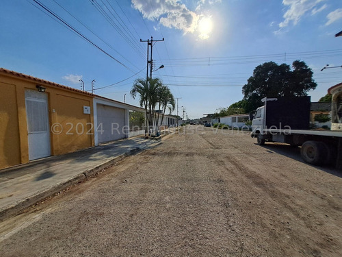 Jip 25-5269. Rent-a-house Vende Espaciosa Casa En Conjunto Residencial Privado, Cercanía A Colegios, Centros Comerciales Y Seguridad. En Urb La Fundación, Cagua