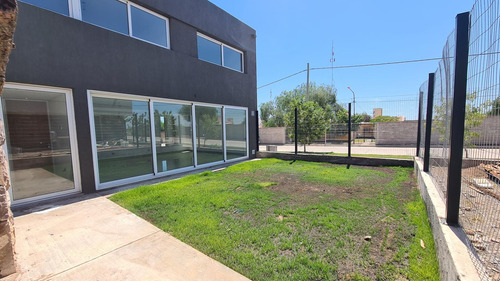 Hauser Vende Muy Linda Casa A Estrenar En Barrio La Bastilla!