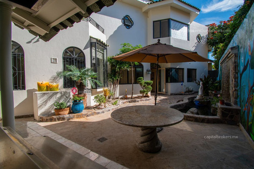 Casa De Lujo En Venta En Ajijic Con Alberca Y Terraza Con Vista A La Laguna