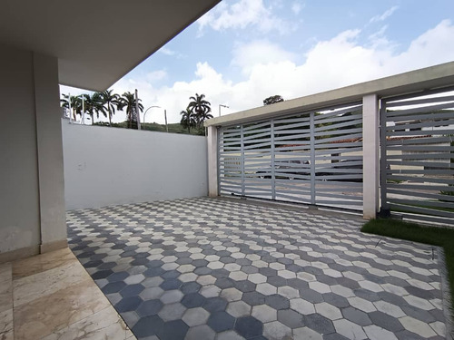Casa A Estrenar, Urbanización Guaparo (soc-014) Luz Coelho