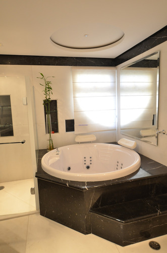 Imagem 15 de 30 de Apartamento 280m², 03 Dormitórios (sendo Suítes), 04 Banheiros E 04 Vagas Na Garagem. Condomínio Com Portaria, Segurança 24hrs, Piscina. - 21080307 - 69919826