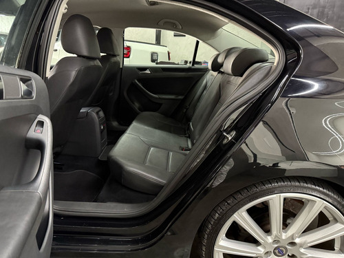 Volkswagen Jetta 2.0 Comfortline Flex 4p Automática