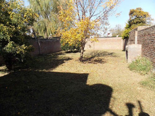 Casa 2 Dormitorios Y Cochera En Barrio Punta Norte