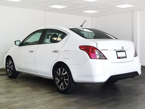 Imagen 6 de 15 de Nissan Versa Exclusive 2018 Blanco