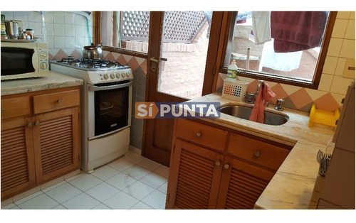 Imagen 8 de 27 de Apartamento De 2 Dormitorios Y 2 Baños A 1 Cuadra De Gorlero, Con Gran Terraza Y Parrillero Propio.