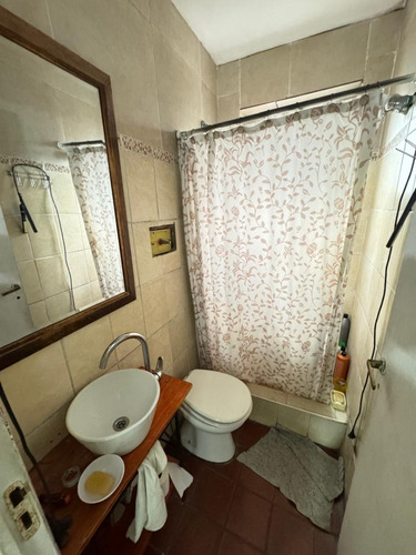 En Venta Dpto Tipo Casa 4 Amb Al Fte En P. Alta Con Patio En Lanus (040)