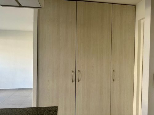 Estudio Con Terraza Vista 3 Cuadras Del Metro En Providencia