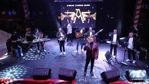 Imagen 7 de 9 de Cantante Crossover En Vivo - Agrupación