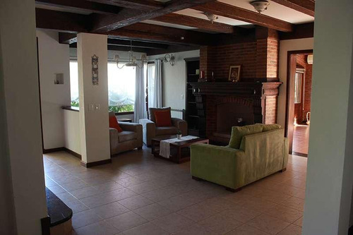 Excelente Casa A La Venta En Barrio San Jorge Village.