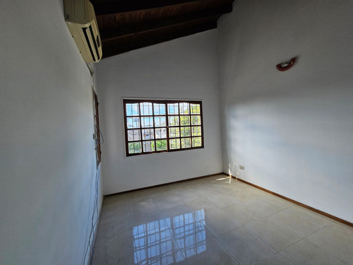 Casa/ Duplex 3 Ambientes Cochera/pileta/altillo