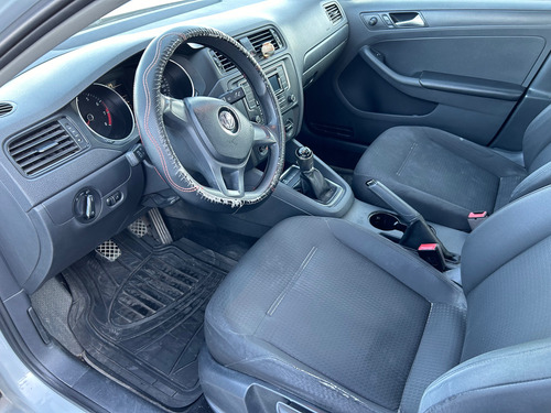 Volkswagen Jetta 2.0 L4 Mt