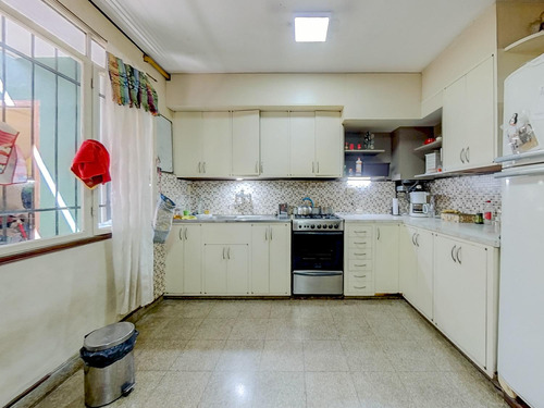 Casa En Venta 9 Ambientes 6 Habitaciones Av. Pellegrini Al 100 Barrio Martin Rosario